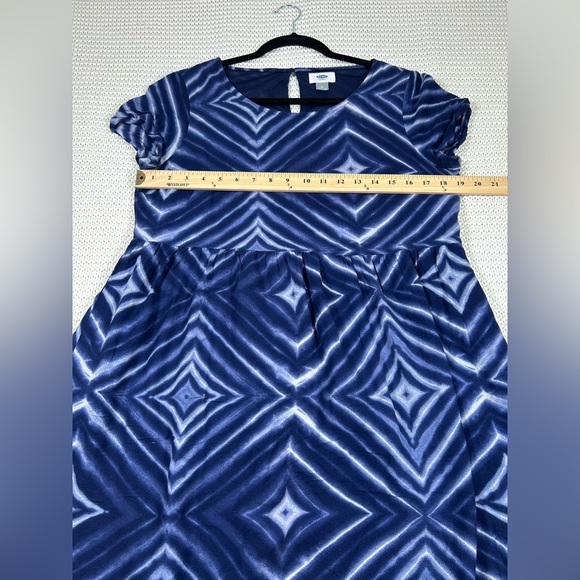 Navy and White Geometric Pattern Dress by Old Navy. Size Medium - Picture 5 of 9